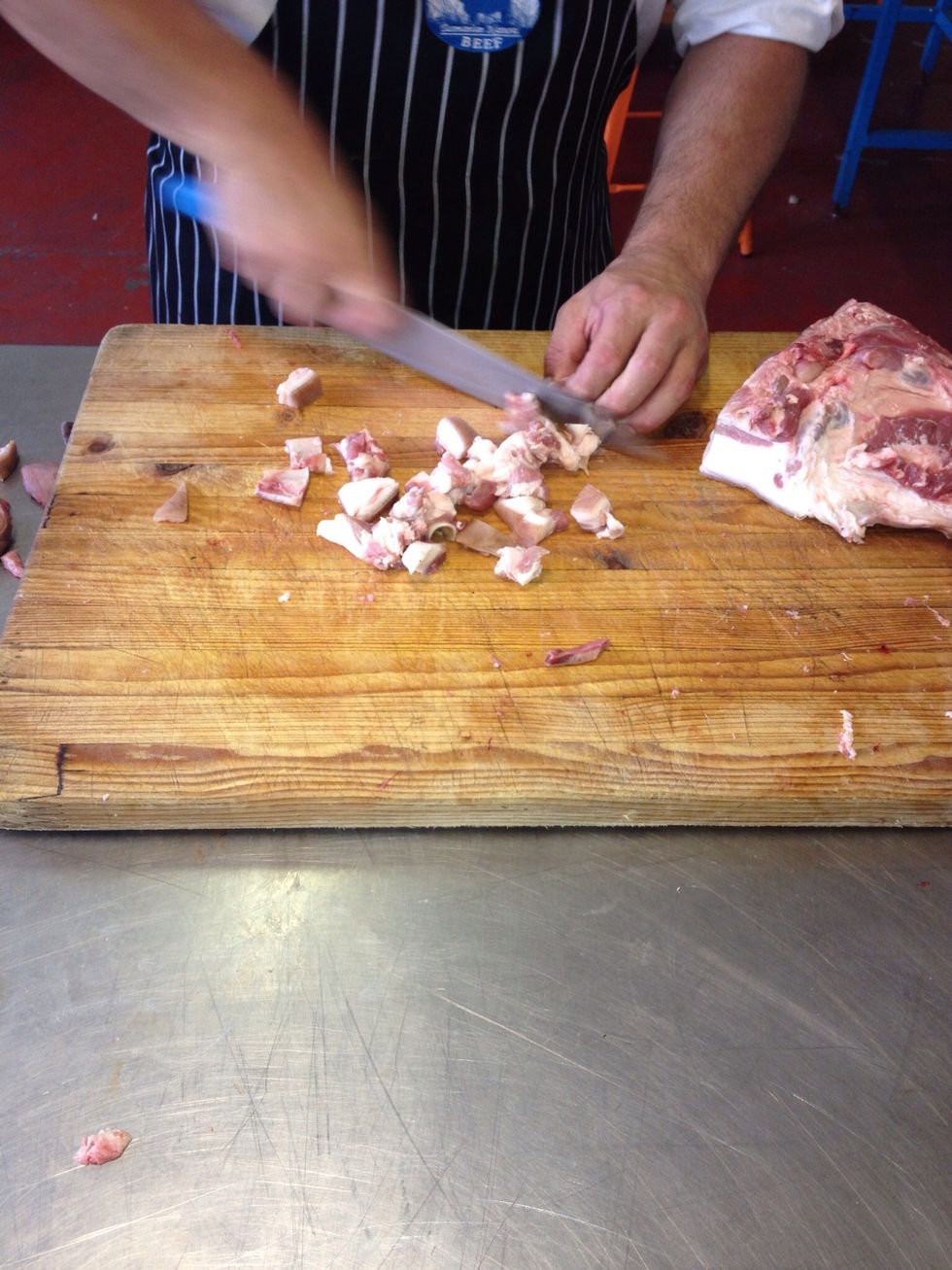 Ok start by cubing/cutting up pork meat, I am using 1/3 skin, 1/3 fat, 1/3 meat which is the perfect amount you get from a pigs head! Please refer to my last guide for information on meat required.