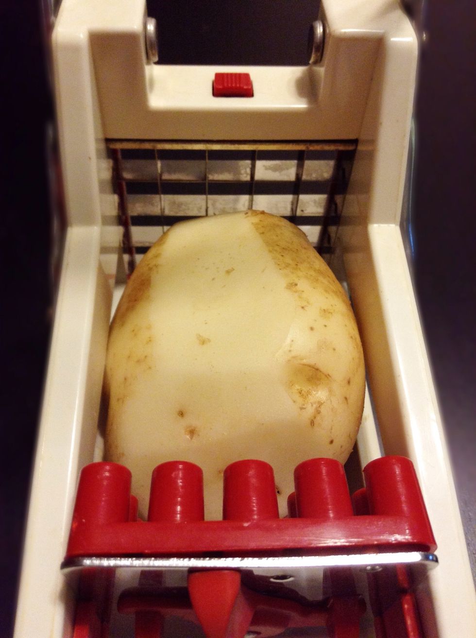 Okay, I use one of these potato slicers but you can simply cut the potatoes by hand into fry size :)!