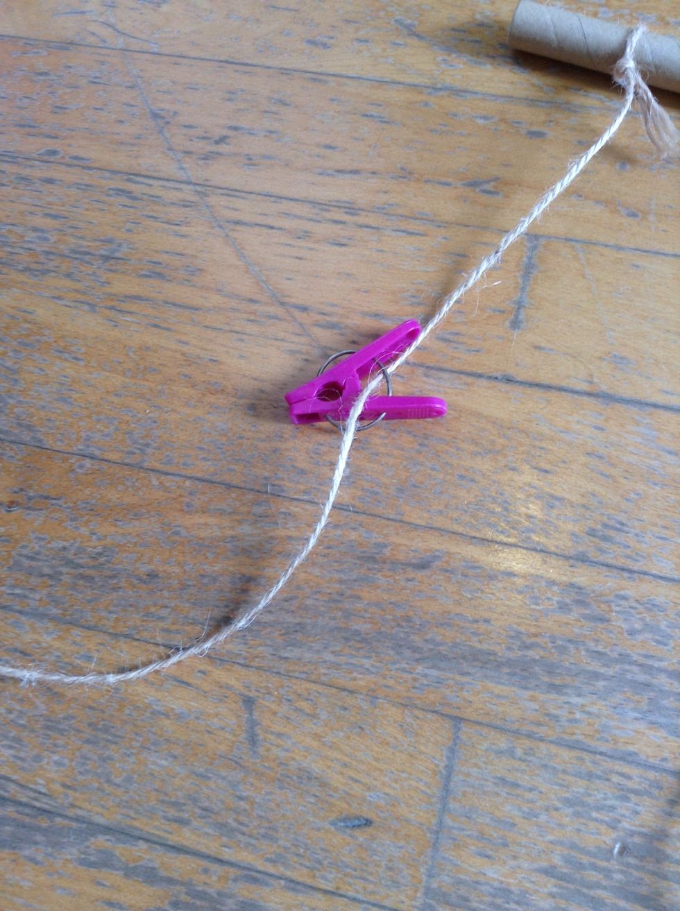 Okay, now take your pegs and start tying! As many as you want and in what ever sequence!