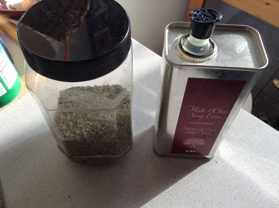Olive oil and herb de Provence in pan, to precook the drums