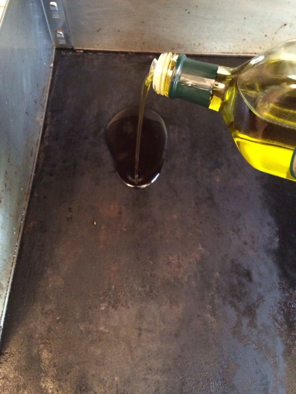 Olive oil. Medium heat.