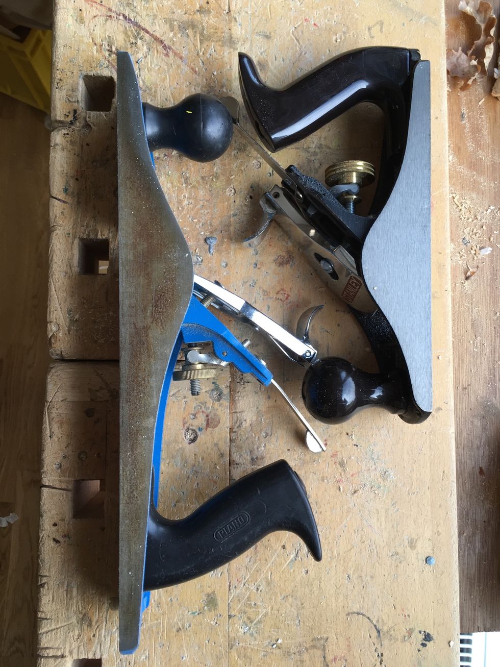 Om det beh\u00f6vs, hyvla till plankorna tills de har de angivna m\u00e5tten.