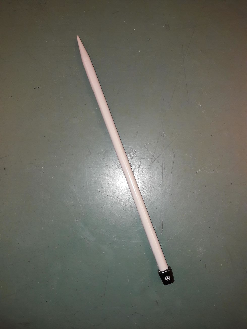 Om det \u00e4r sv\u00e5rt med fingrarna kan du anv\u00e4nda en tjock sticka till hj\u00e4lp.