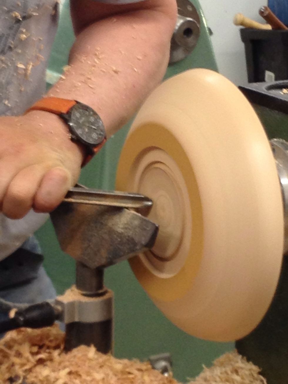 Om du g\u00f6r en fot: g\u00f6r en liten f\u00f6rdjupning i mitten av foten. Detta f\u00f6r att det ska bli l\u00e4ttare att f\u00e5 sk\u00e5len att st\u00e5 rakt.