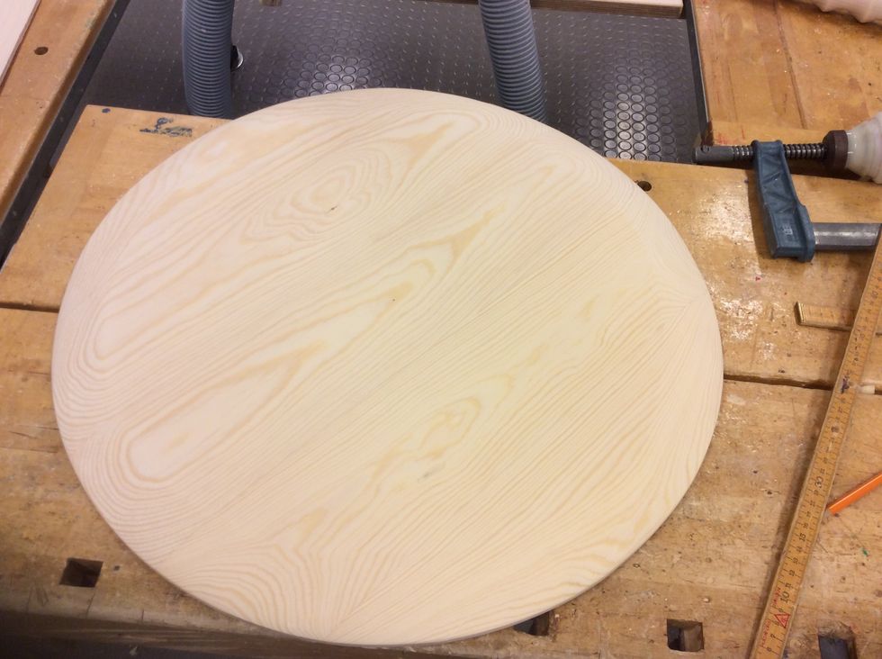 Om du har gjort r\u00e4tt s\u00e5 ser ditt resultat ut s\u00e5 h\u00e4r med en fin nedhyvlad kant (gl\u00f6m dock inte att sandpappra).