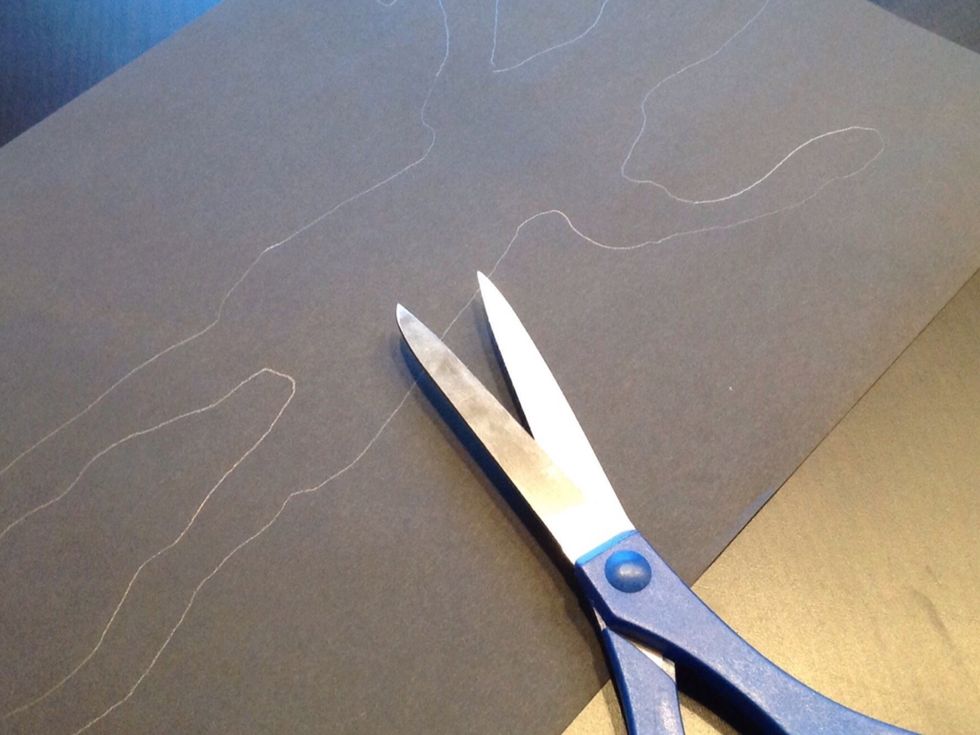 Om du valde den l\u00e5nga skuggan s\u00e5 klipp ut p\u00e5 linjen du ritat , var noggrann.