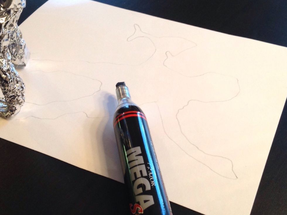 Om du valt den kort skuggan kan du fylla i skuggan p\u00e5 kartongen med tusch, du kan v\u00e4lja en annan f\u00e4rg \u00e4n svart..