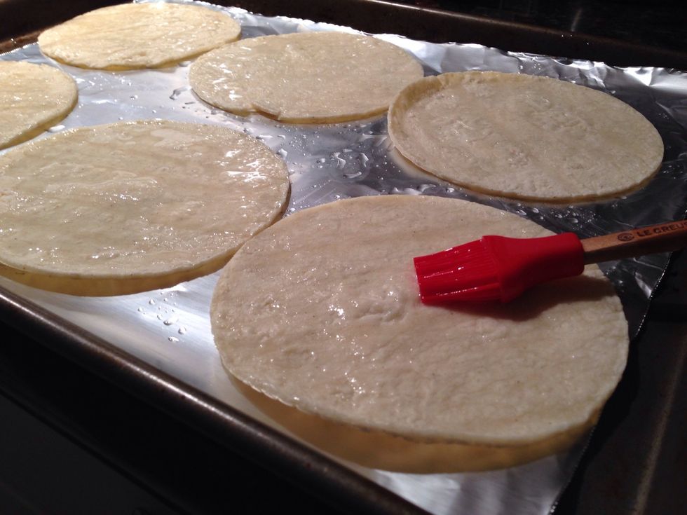 On a baking sheet covered with non-stick aluminum foil, paint tortillas (both sides) with vegetable oil with a small basting brush.
