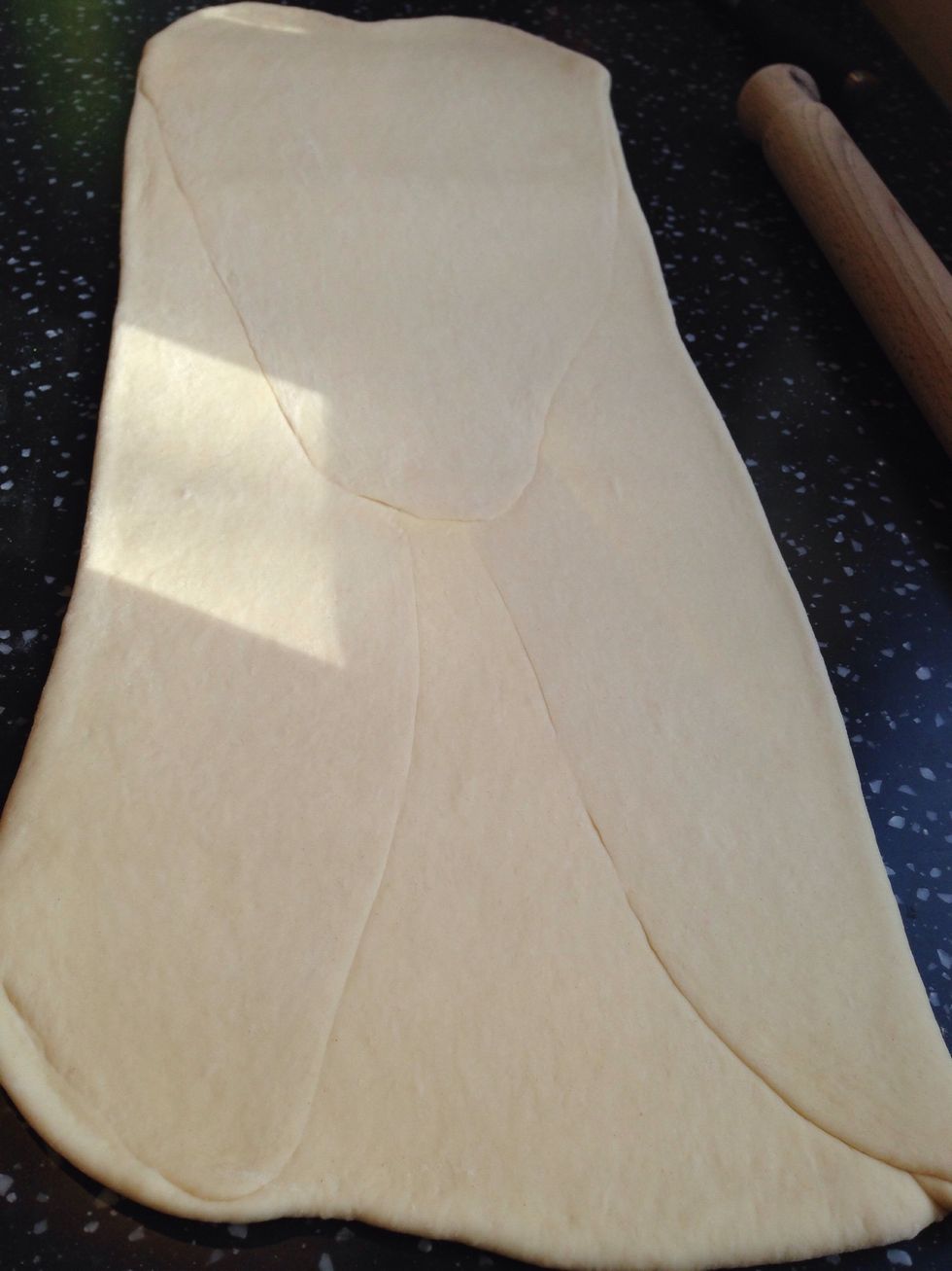 On a lightly floured surface roll out the dough and sealed butter until you have a rectangle 20x60 cm. Start rolling from the centre towards the edges. Concentrate on lengthening rather than widening
