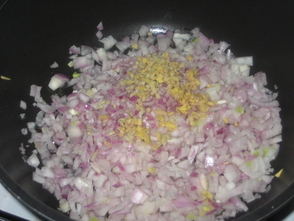 On a medium heat start cooking your chopped onion for about 3 minutes before adding the chopped ginger. If using paste, add it at a later stage, which you will see in steps that follow.