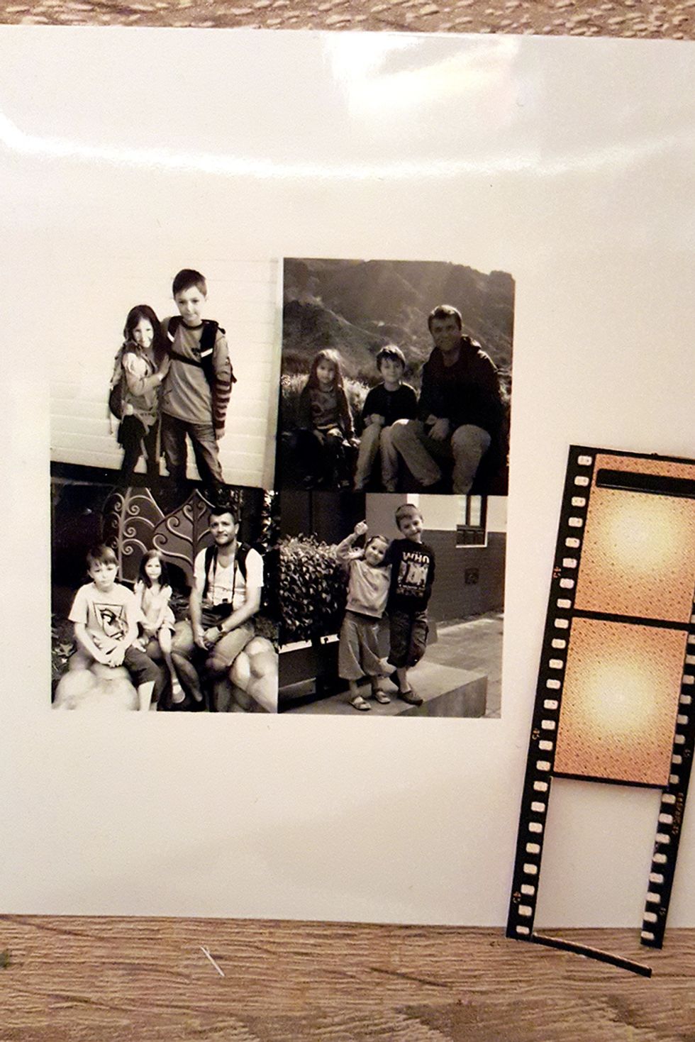 On Graphic45`s Communique Tags I found this cute little film strip. I made 4 pictures on one 2,5" x 2,5" picture.  So I got these small, sweet photos.