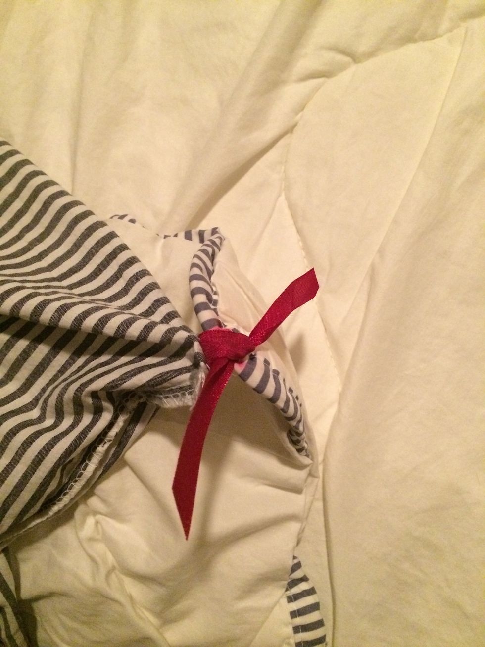 On one corner, do the same with the color 2 ribbon. This will allow you to line up the duvet and cover next time super quickly.