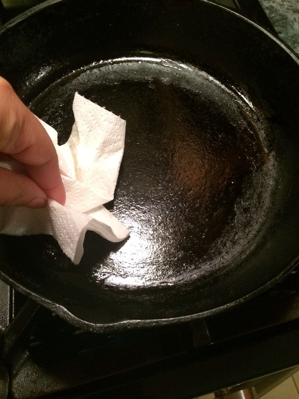 On the cast iron pan add a dab of oil and spread it with a paper towel. keep the pan hot while we make the pitas.