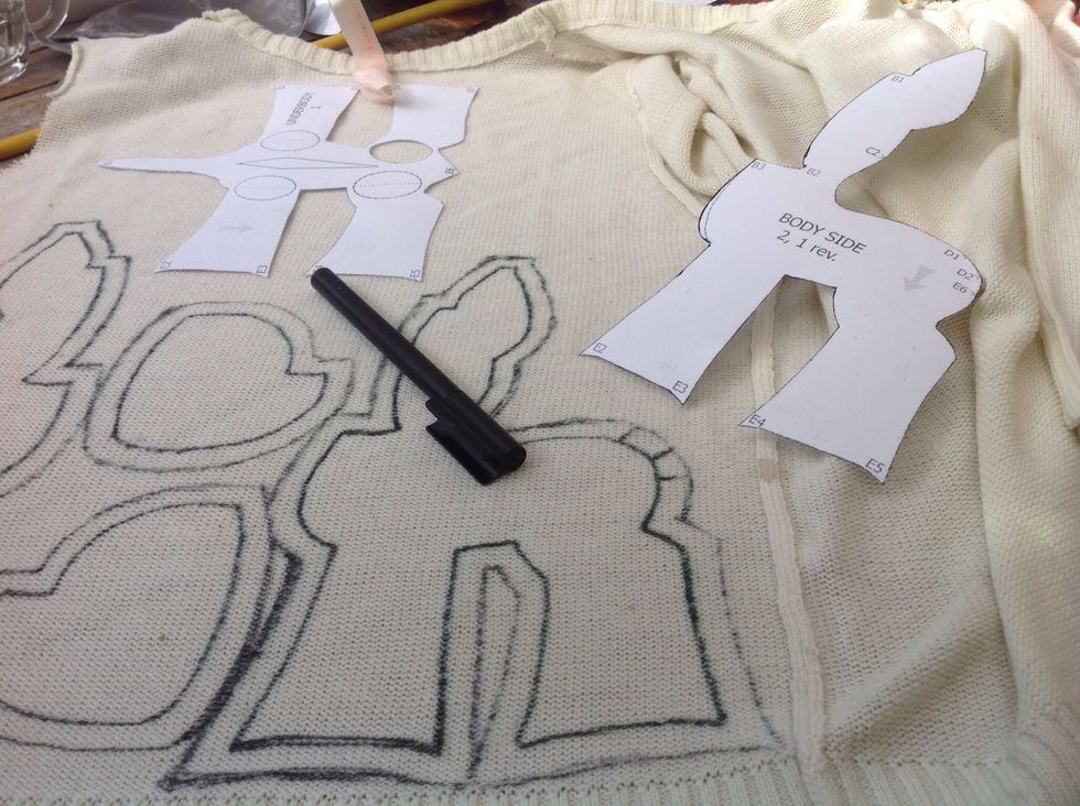 On the fabric, mark the places named 'D1, E3' etc, for reference when sewing. Keep the pattern to differentiate the markings.