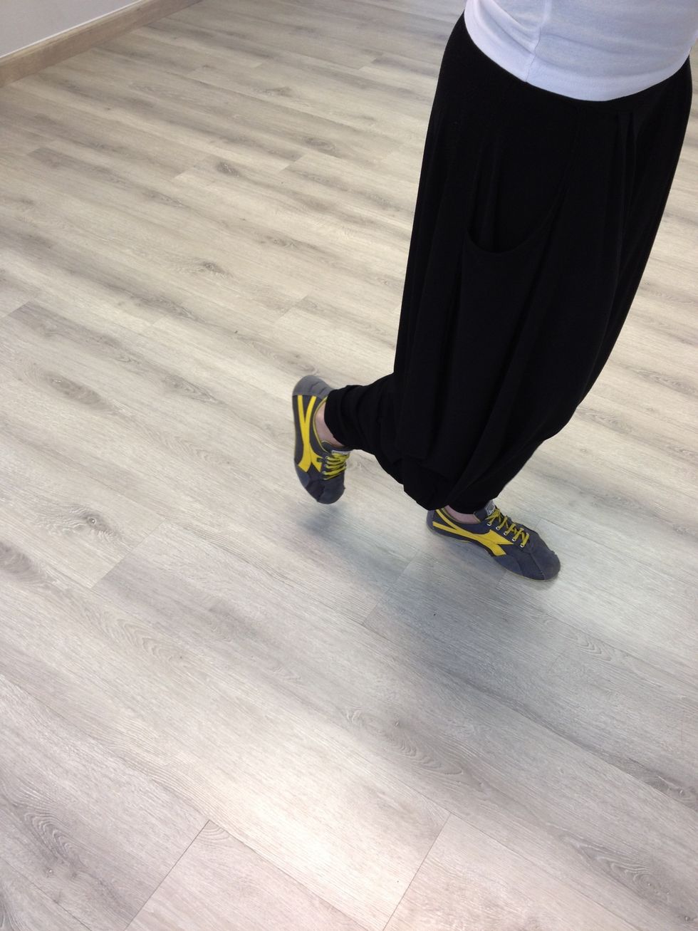 On the first beat, break the left foot forward, transferring your weight onto the foot