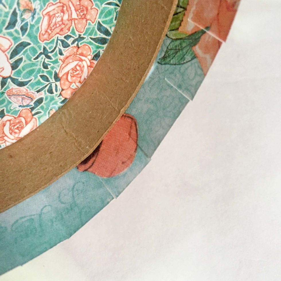 On the inside, snip around the flagging edge of the pattern paper. Glue down the tabs as of Step 36 - 38.