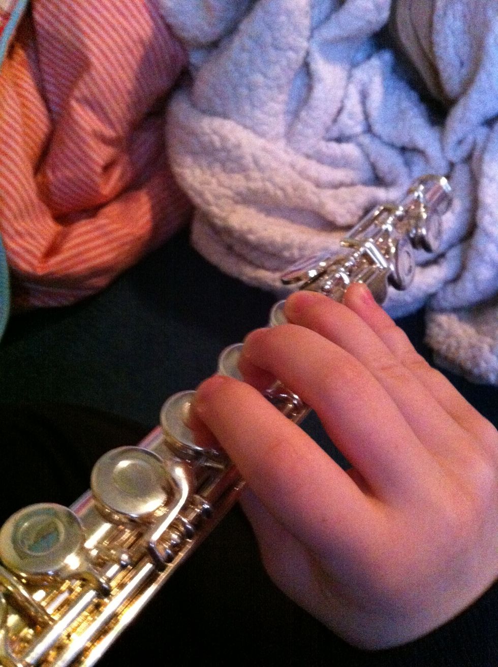 On the other end of the flute on the third key put your pointer finger,then middle, then index and when you do that put your pinkie on what we call the " teardrop" key