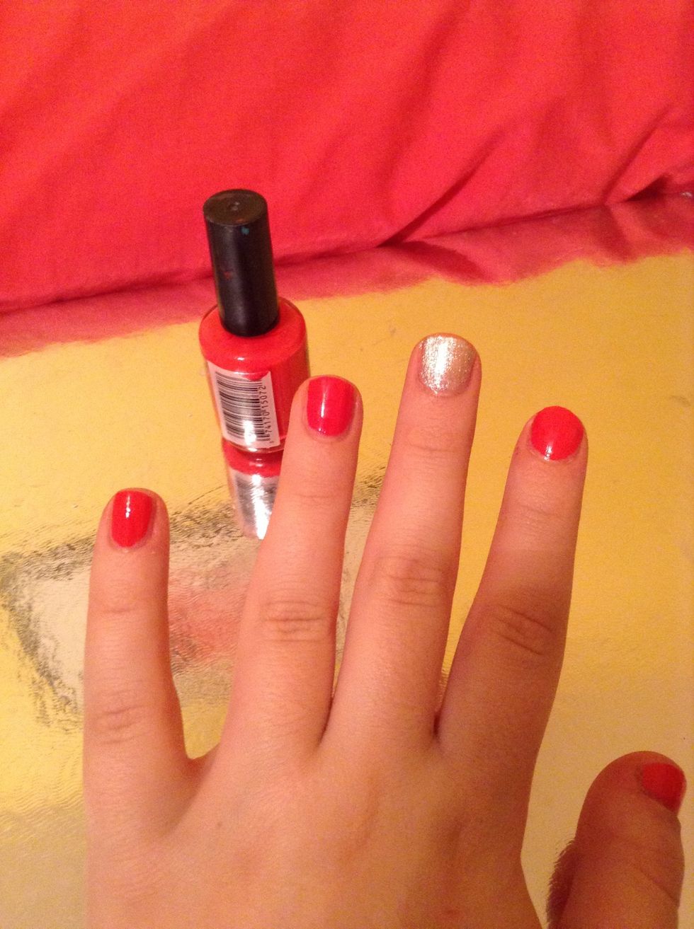 On the rest of your nails add the other color choice