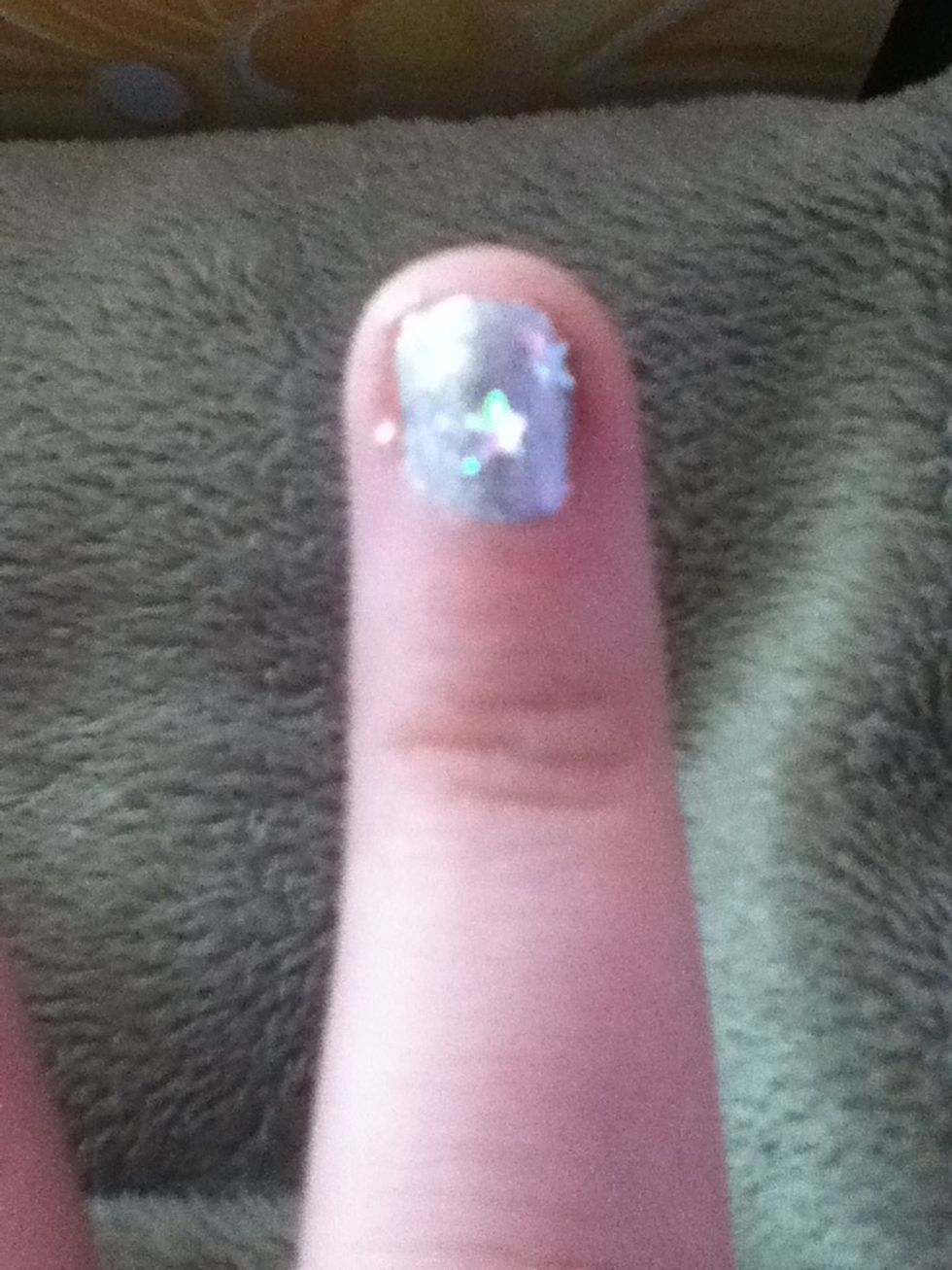 On the silver nail I put the glitter on.