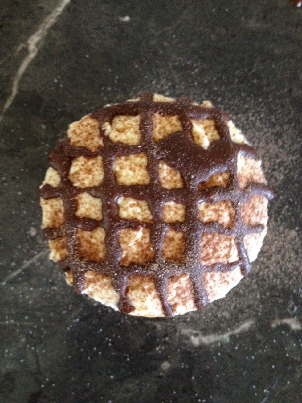 On the third cupcake, pipe a checked design.