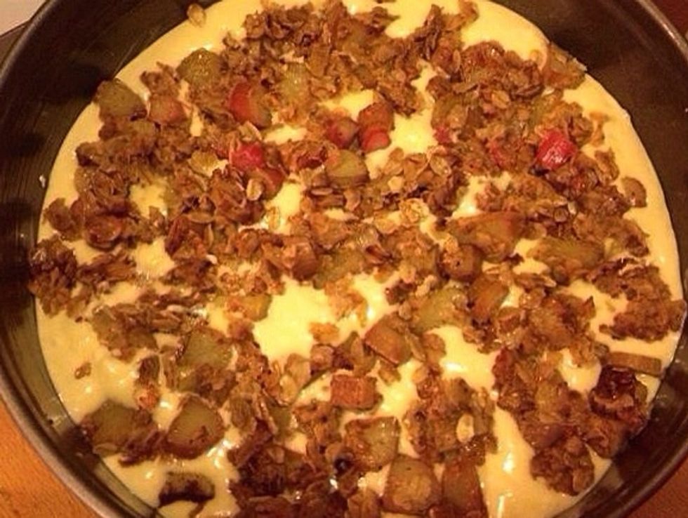 On top of the batter sprinkle the rhubarb and oats. Bake in the oven for 20 minutes.