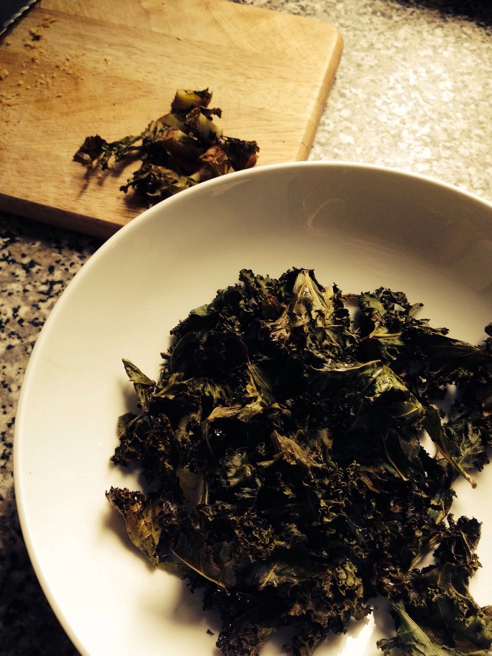 Once all satisfactory and crispy, separate the leaves from the stalks. Discard stalks (unless you like eating them) and serve as it is!