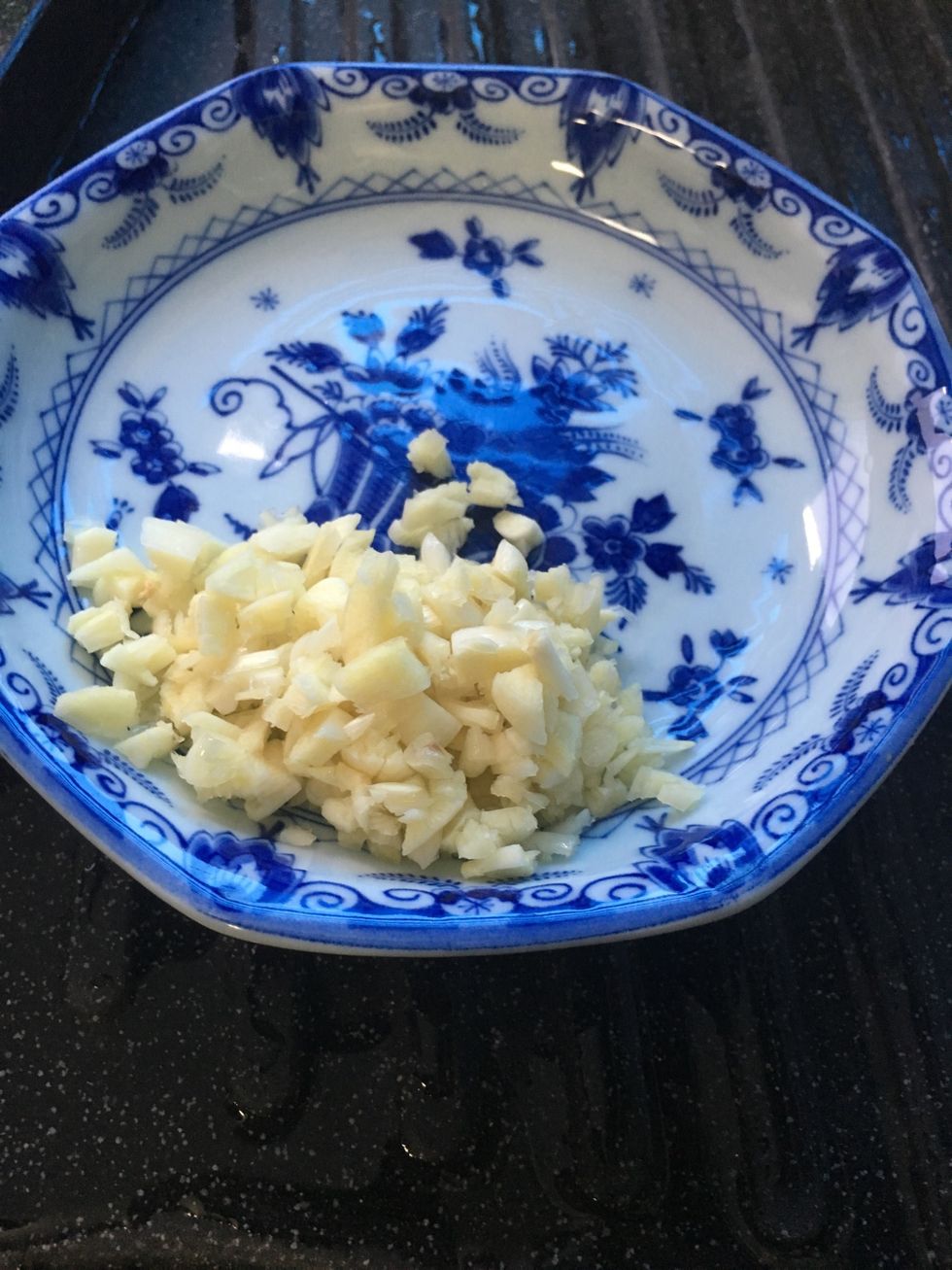 Once chopped, the garlic should look like this. (P.s. not referring to the quantity) If you really love garlic, go ahead and add them all! But be careful, it will change the taste of the meat.