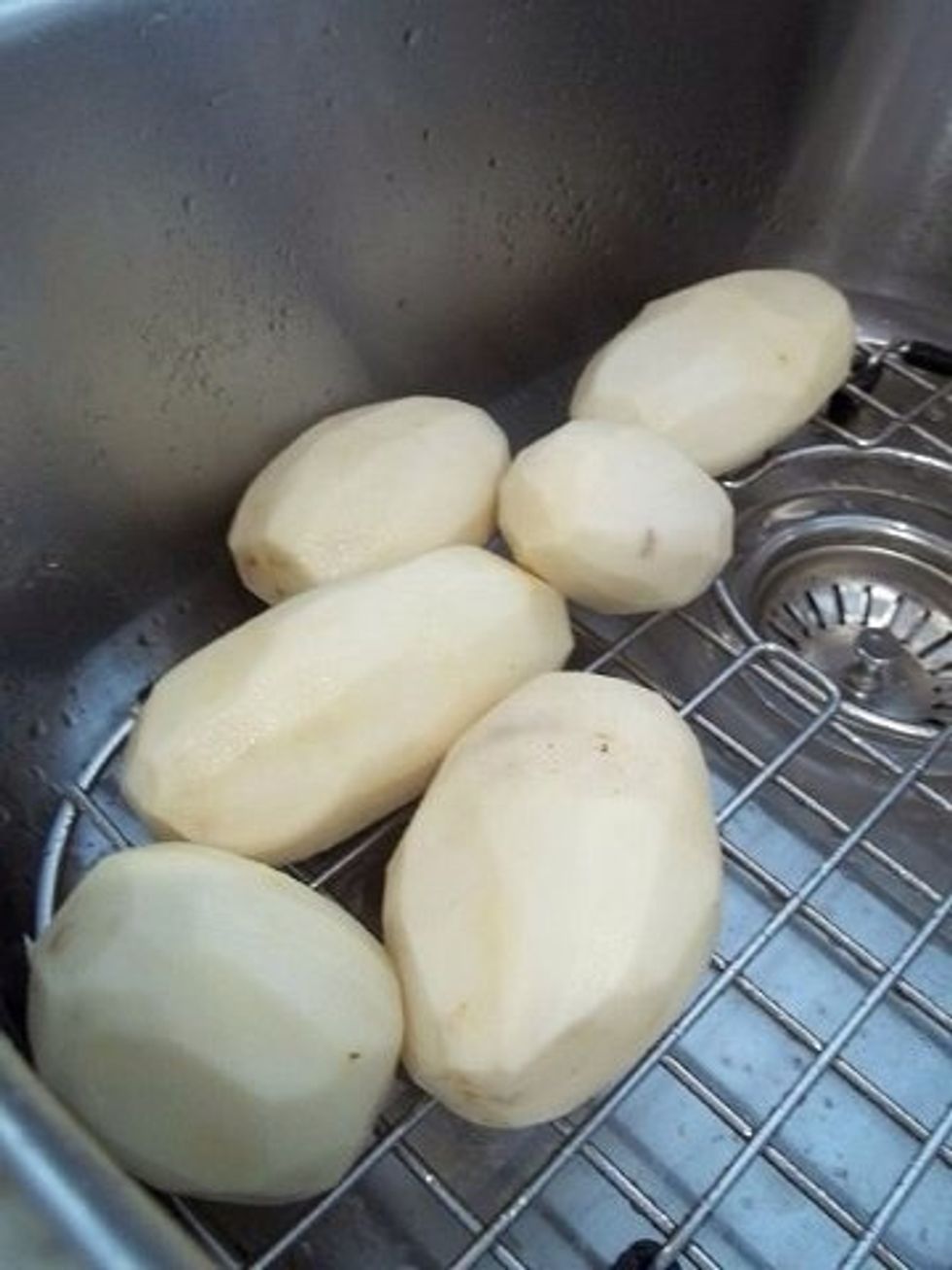 Once done allow leeks to set now begin to peel and wash your potatoes. I used 6 potatoes because I had one smaller one.