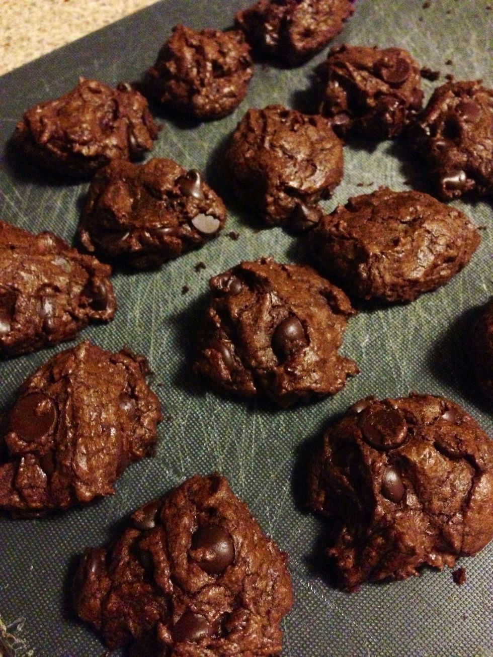 Once done, remove cookies immediately from baking sheet, and allow to fully cool down so the cookie will set. Repeat process with remaining batter.