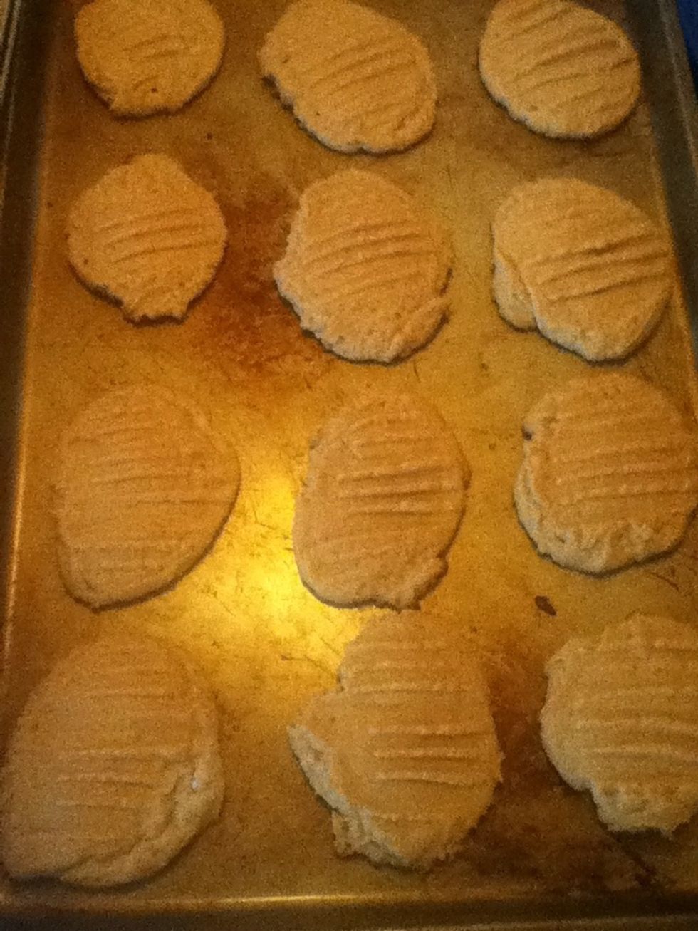 Once finished let them cool down (yes I like my cookies big!)