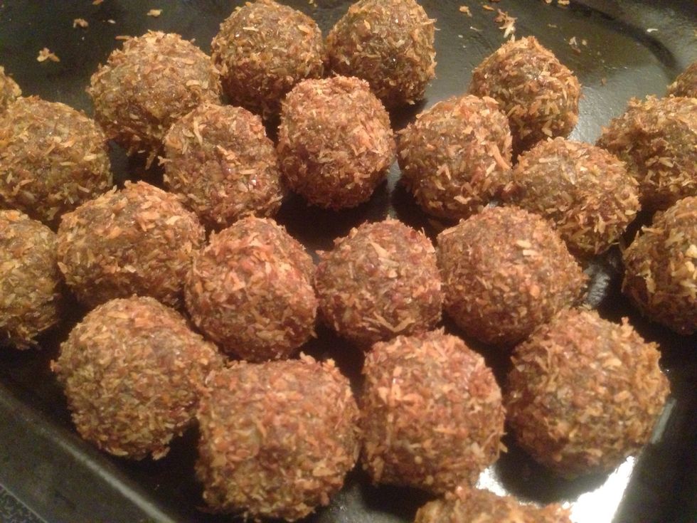 Once finished wrap bites in wax paper, put in a plastic sandwich bag and allow them to chill for 20-30 minutes in the refrigerator before enjoying. Store left overs in the refrigerator.