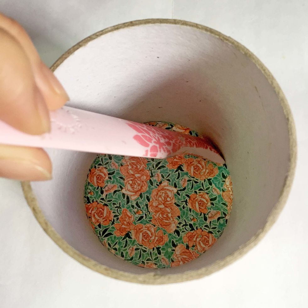 Once it reach the bottom, press down the pattern paper by burnishing using a bone folder.