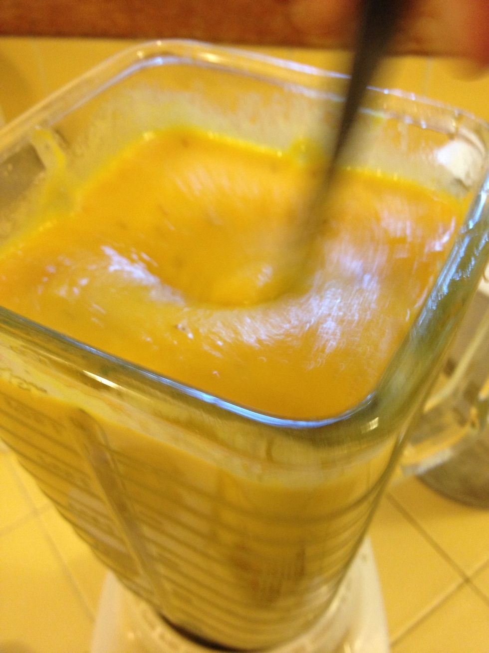 Once it's going full spin you don't even need a lid. The spinning force keeps it all in.