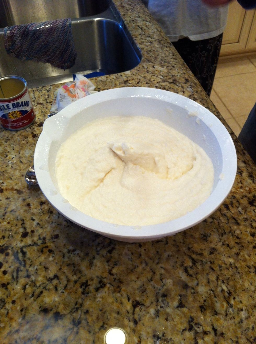 Once it's mixed, serve and enjoy. You can add a little more sugar or milk to taste.