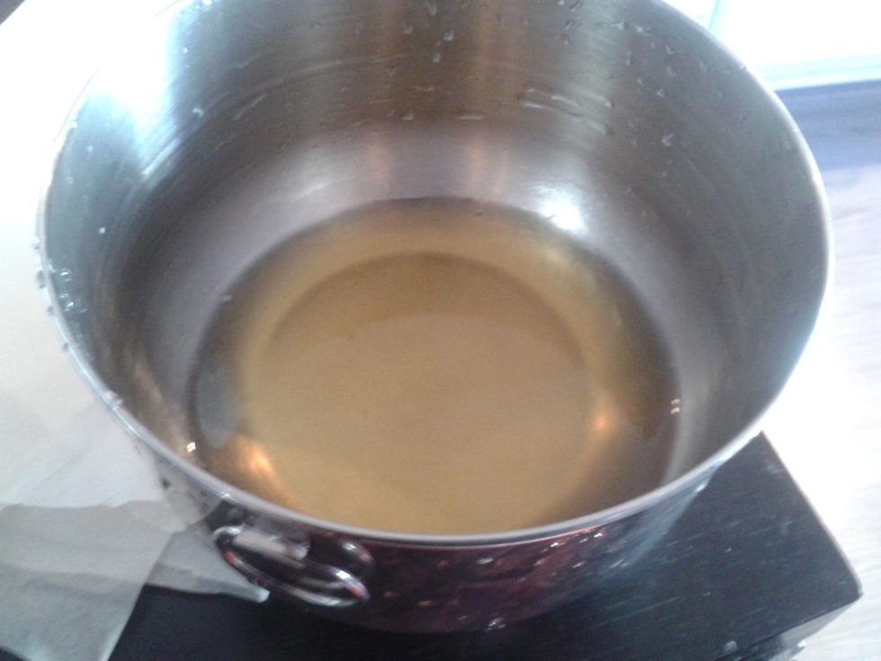 Once melted the mixture will take on the translucent color of your tea. Remove from double boiler. Let it cool in the fridge a few minutes. No more than 5min if you're taking the next optional step...