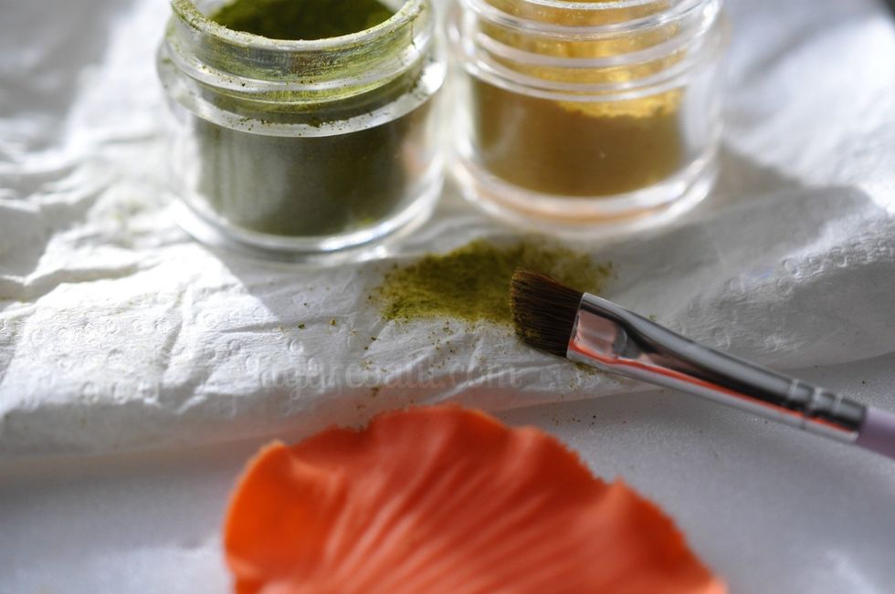 Once petals are dry, mix a little kiwi green and daffodil dust on a clean piece of paper towel.