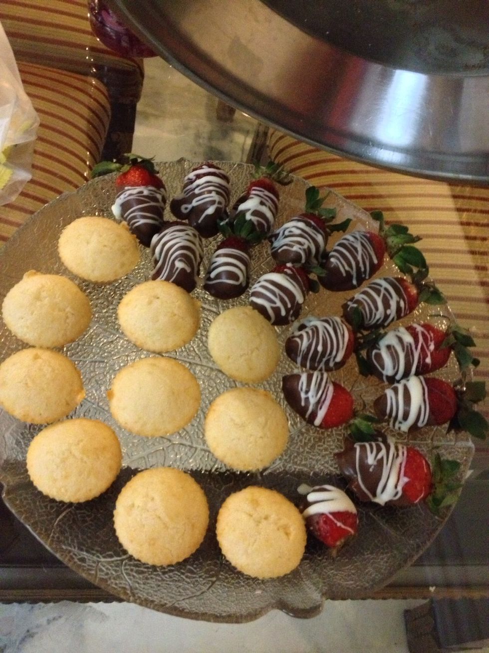 Once the chocolate has solidified, gently remove from the foil. Break the extra chocolate edges off for better aesthetics.