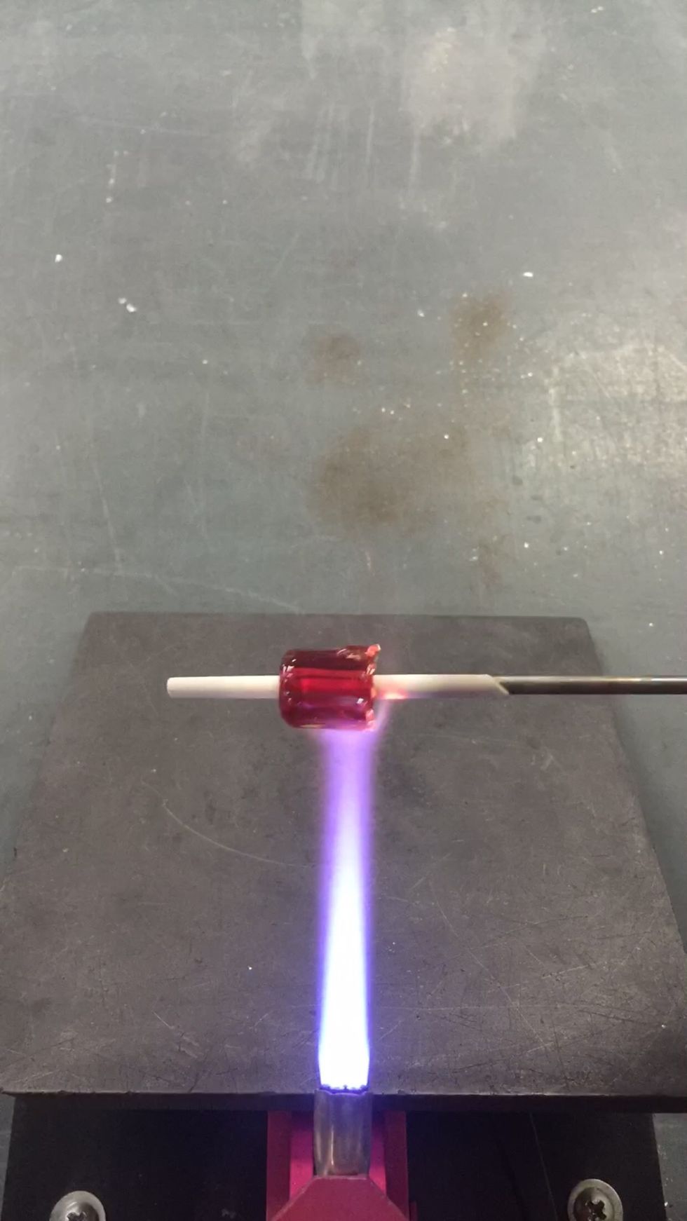 Once the core is covered, use the flame to smooth out the surface.