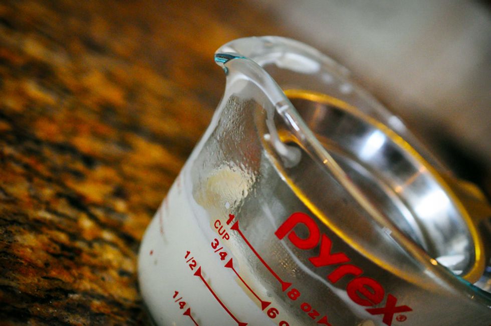 Once the cream is hot, pour it over the tea leaves and let steep for 6 minutes. Take care not to over-steep or the final sauce will be bitter.