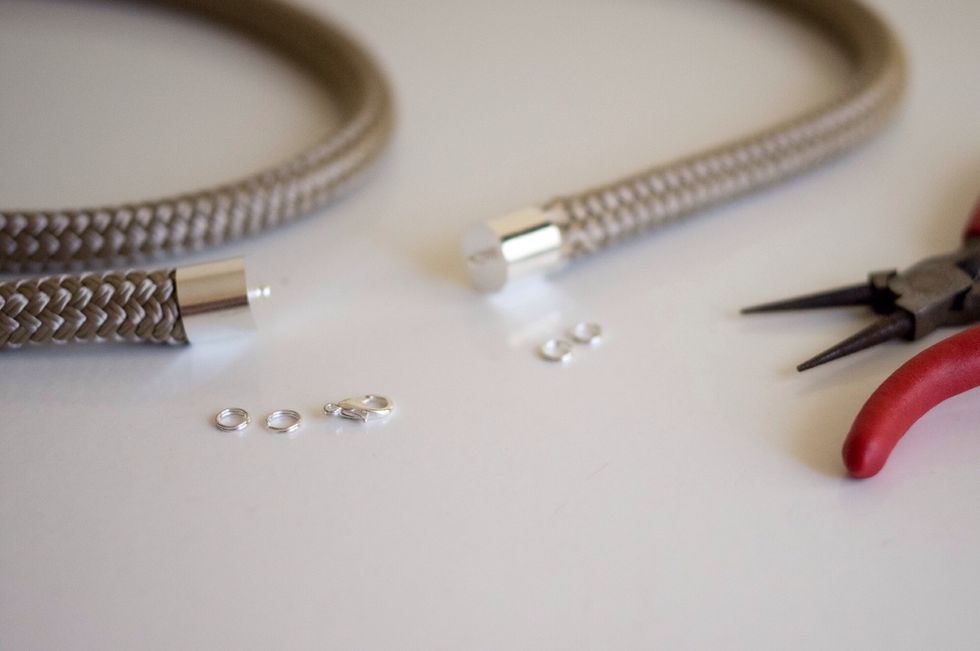 Once the glue is dry, attach 2 jumprings to each side + the lobster clasp to one of the ends.