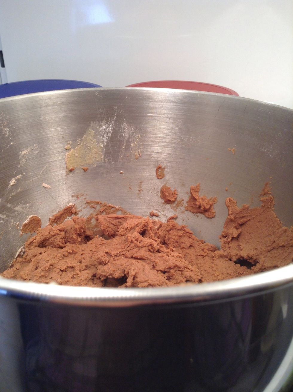 Once the ingredients are all sifted together mix the ingredients. Than put the bowl in the fridge for approx. 30 min.