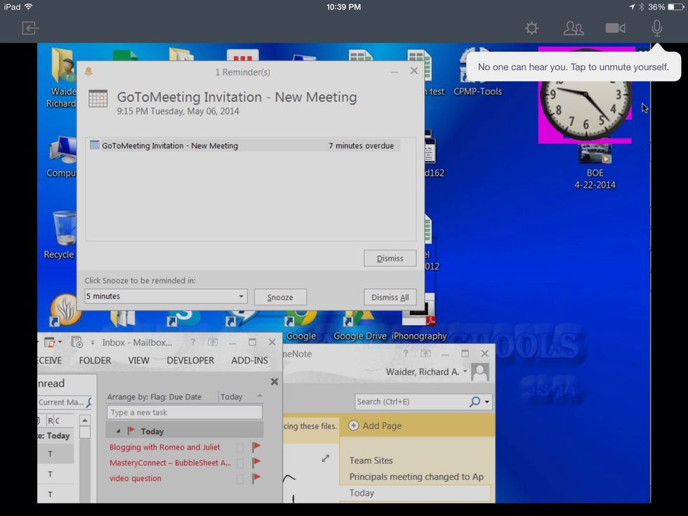Once the meeting starts you will see the presenters screen.