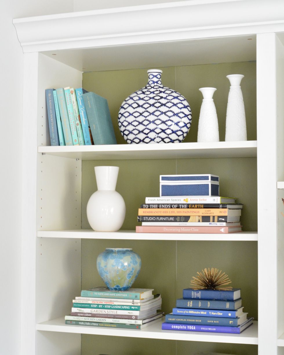 How to paint the back of your bookcase - B+C Guides