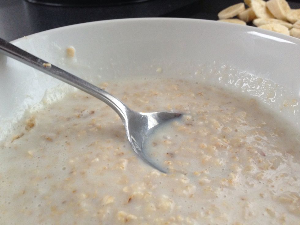 Once the porridge has been in the microwave for 2 mins it should look like this. To me this is just fine but if you prefer thicker porridge then I would pop it back in for 30 seconds or so.