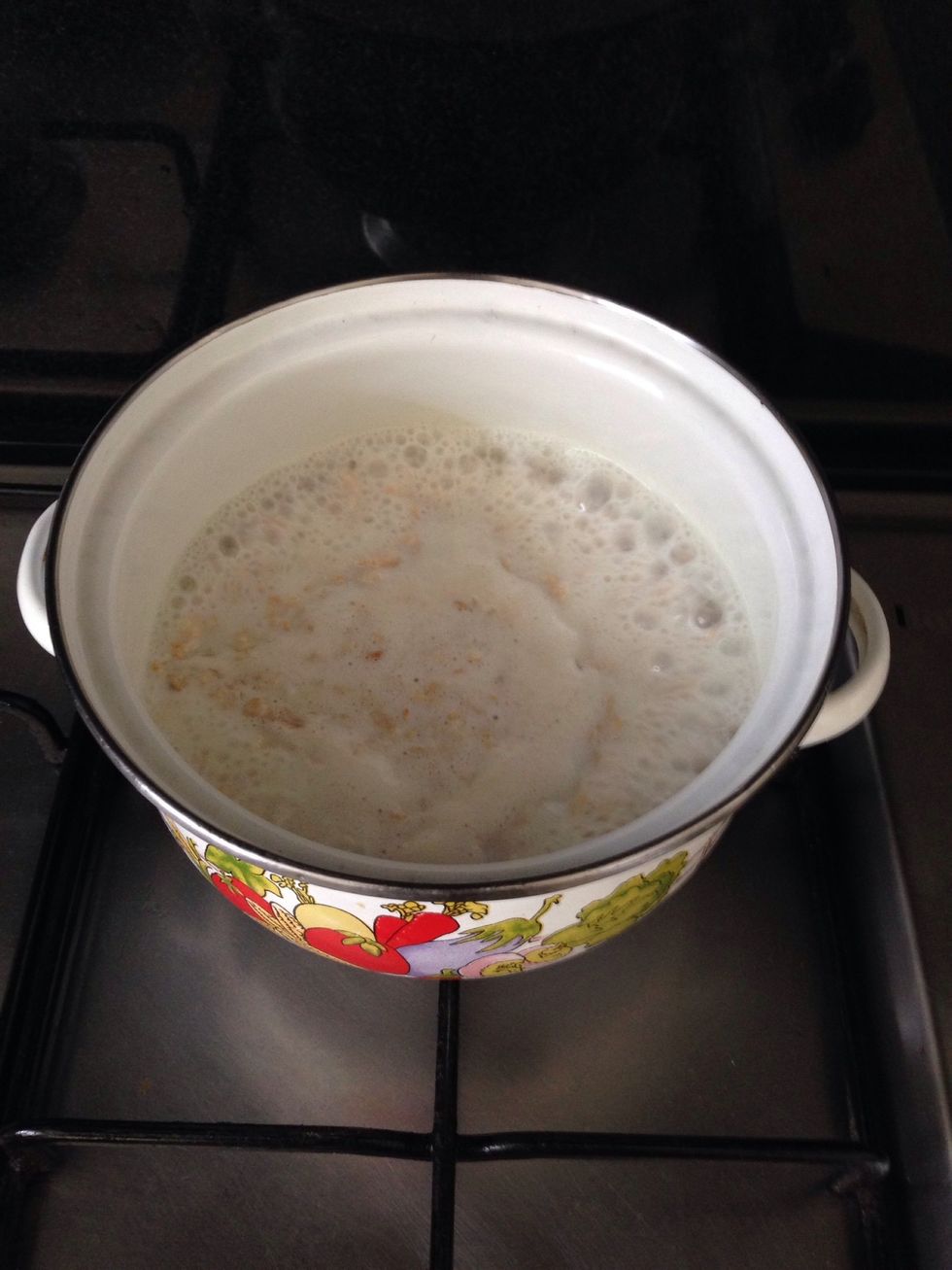 Once the porridge is boiling, let it continue boiling for 5 minutes.