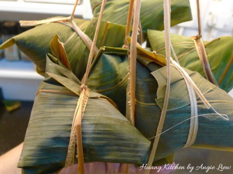 Once the rice dumplings are cooked through, remove from the pot immediately, hang it up and leave it to air dry for at least 1 hour. And we're done!