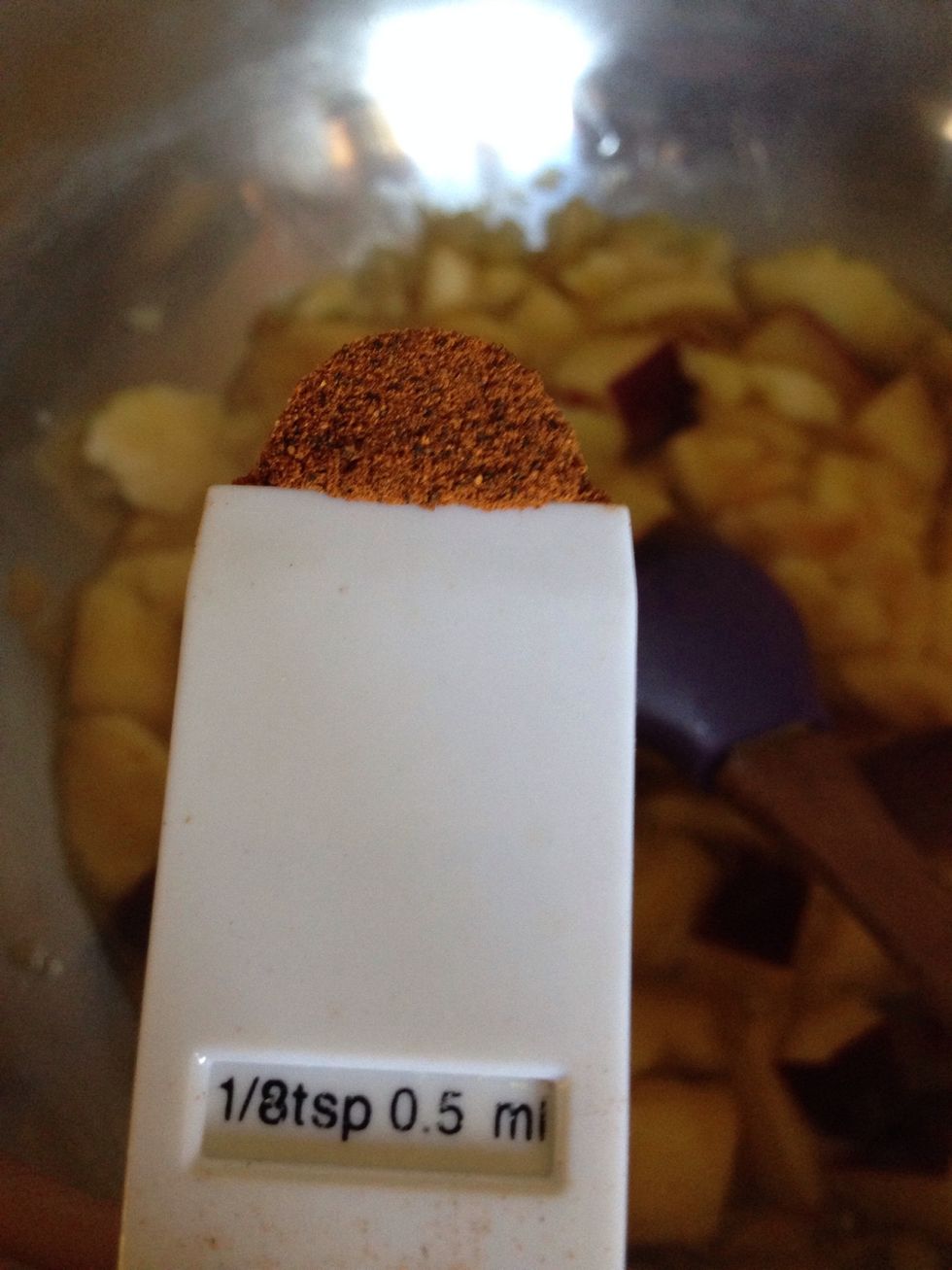 Once the water boiled, add your apple and let it boil for 15 minutes. Then add 1/8 tsp of nutmeg.