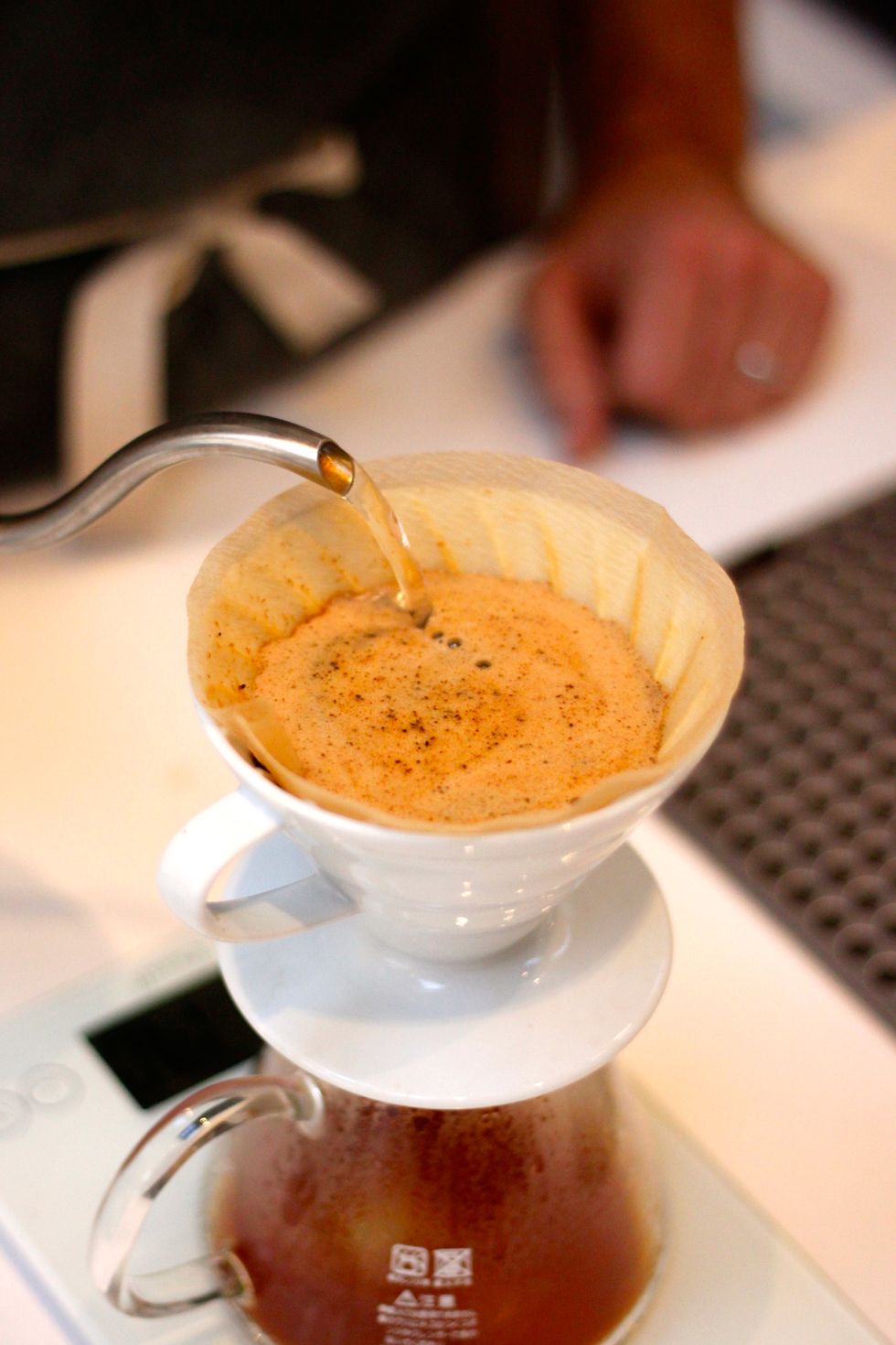 Once the water drains a little bit, but before you can see the grounds, pour in your next pour. Now the total volume should be at 200 grams (including your 60 g bloom).