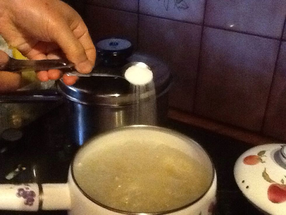 Once the water has boiled pour 1 teaspoon of salt and 1 tablespoon of cooking wine (Japanese sake) in