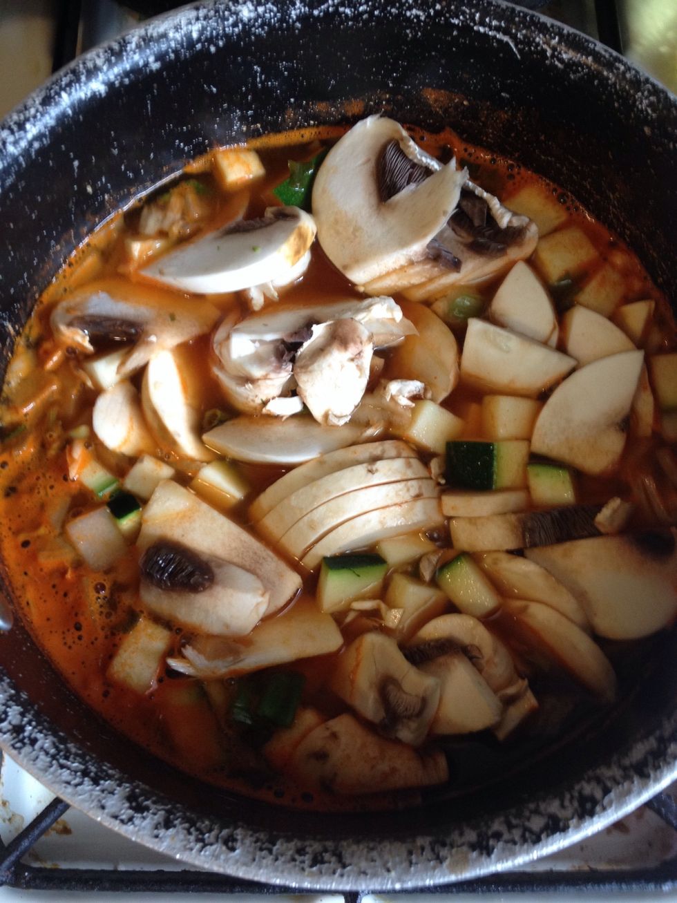 Once water starts to boil, I take out the anchovie pack first and add two packs of spicy seasoning. Then put in all the ingredients except for tofu and green scallion. Boil for about 2-3minutes
